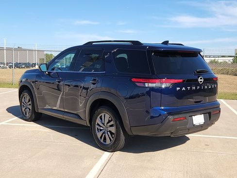 Certified 2025 Nissan Pathfinder SV image 7