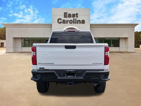 Used 2023 Chevrolet Silverado 2500 Custom w/ Custom Value Package AWD/4WD image 4