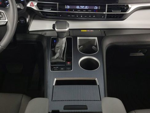 Used 2025 Toyota Sienna XLE w/ XLE Plus Package image 27