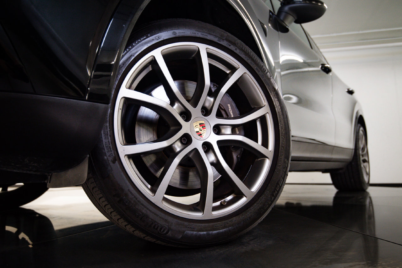 Certified 2023 Porsche Cayenne Platinum Edition AWD/4WD image 12