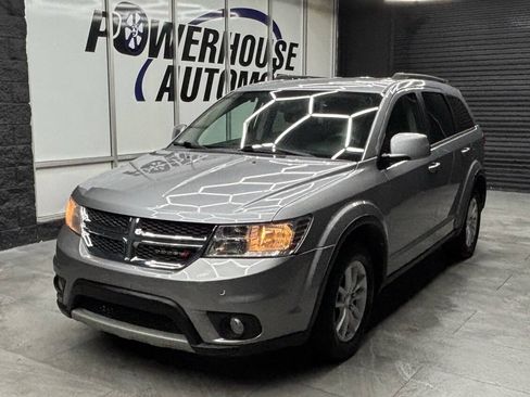 Used 2016 Dodge Journey SXT w/ Comfort/Convenience Group FWD image 2