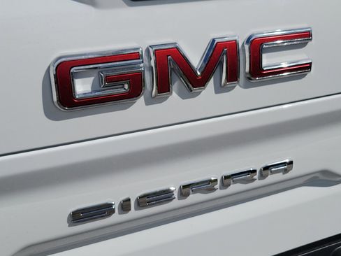 New 2026 GMC Sierra 1500 SLE image 8