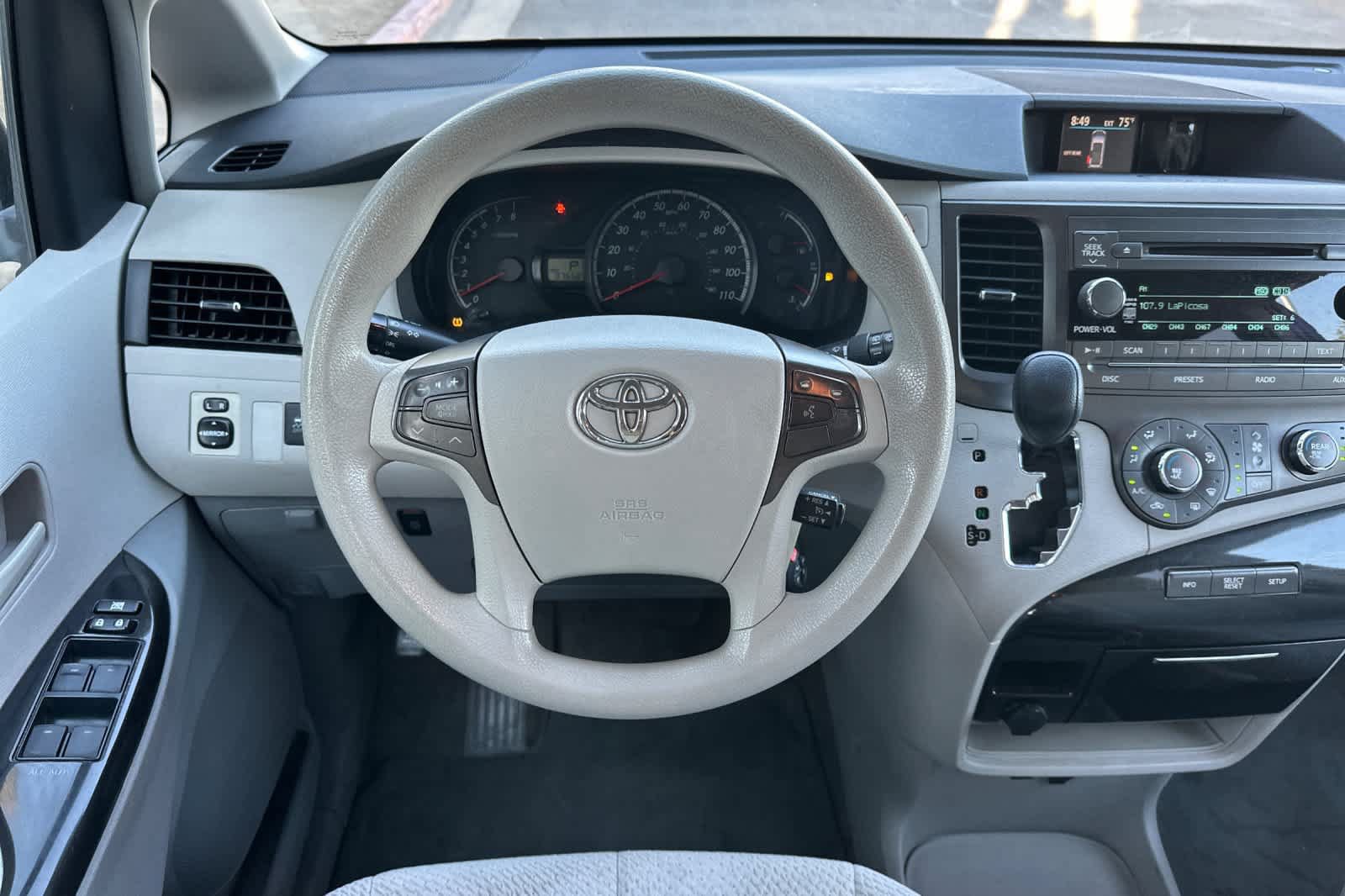 Used 2011 Toyota Sienna LE FWD image 16