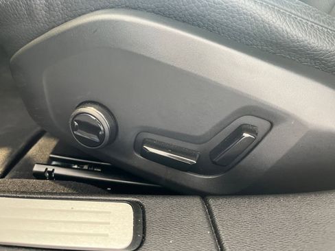 Used 2025 Volvo V60 B5 Cross Country Plus image 23