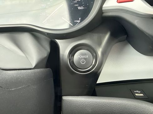 Used 2025 Toyota Sienna LE FWD image 23