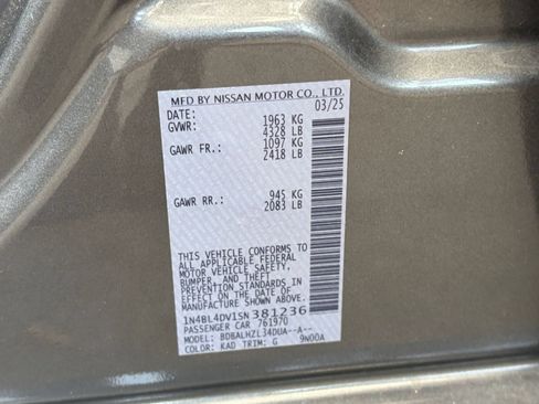 Used 2025 Nissan Altima 2.5 SV FWD image 29