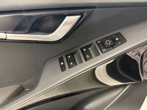 Used 2025 Kia Niro EX FWD image 14