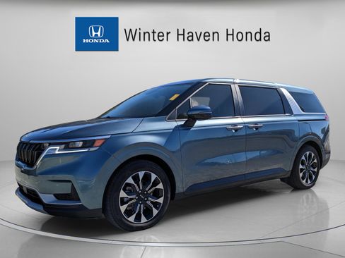 Used 2023 Kia Carnival EX image 2