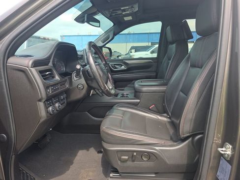 Used 2021 Chevrolet Suburban RST w/ Luxury Package AWD/4WD image 3