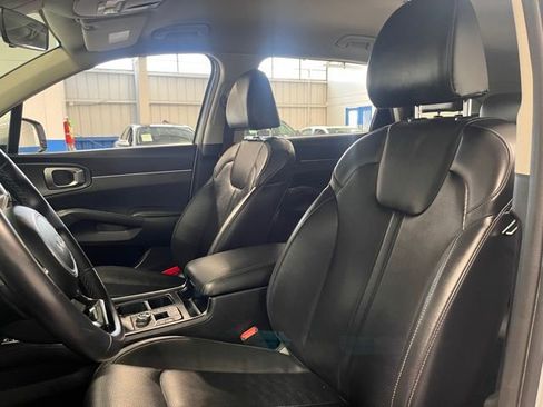 Used 2024 Kia Sorento S image 22