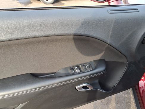 Used 2022 Dodge Challenger SXT image 7