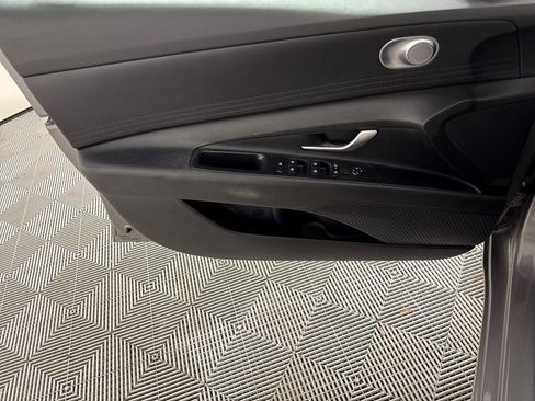 Certified 2024 Hyundai Elantra SE FWD image 12