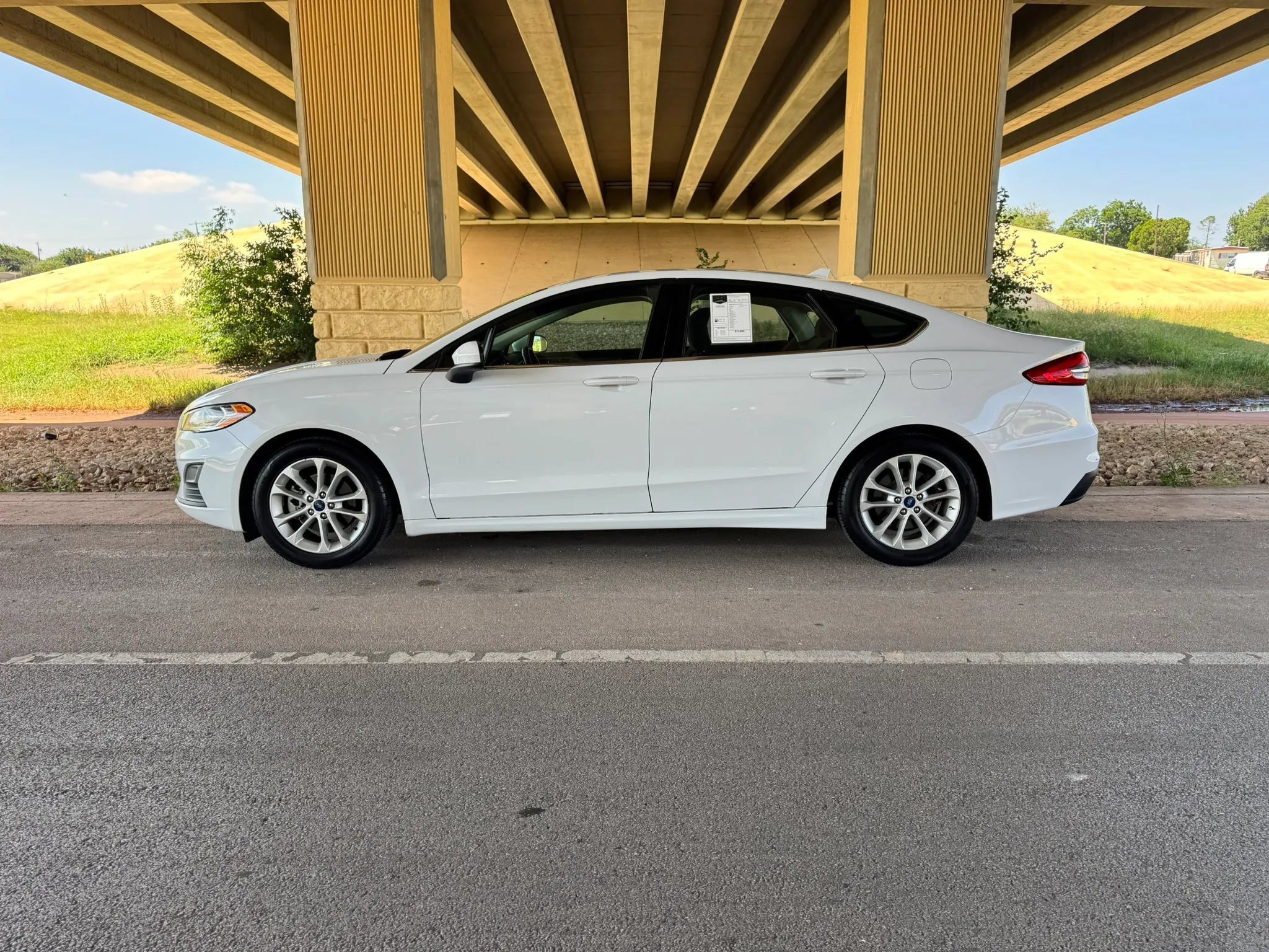 Used 2019 Ford Fusion SE FWD image 6