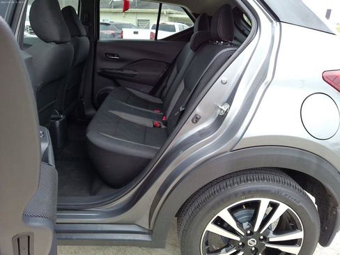 Used 2019 Nissan Kicks SV FWD image 20