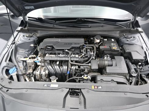 Used 2025 Hyundai Elantra Limited FWD image 12