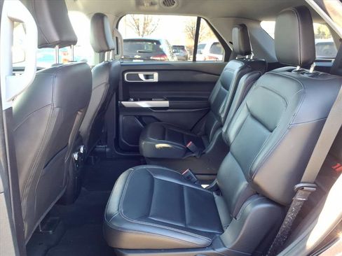 Used 2022 Ford Explorer XLT w/ Equipment Group 202A image 31