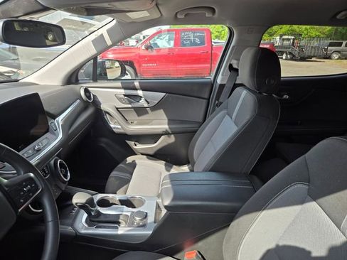 Used 2024 Chevrolet Blazer LT w/ Convenience Package image 9