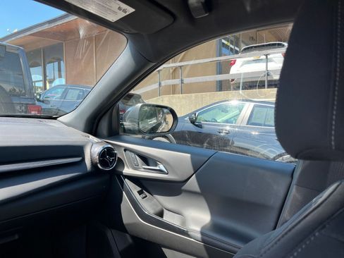 Used 2025 Chevrolet Equinox LT FWD image 36