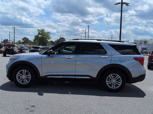 Used 2021 Ford Explorer XLT RWD image 6