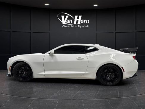 Used 2017 Chevrolet Camaro SS RWD image 4