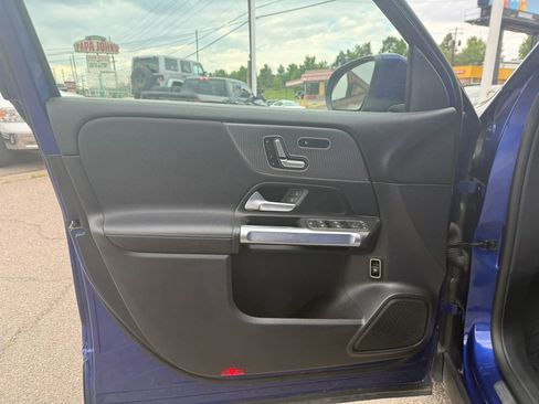 Used 2021 Mercedes-Benz GLB 250 4MATIC image 12