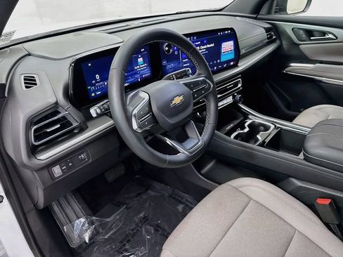 Used 2025 Chevrolet Traverse LT w/ LPO, Floor Liner Package FWD image 10