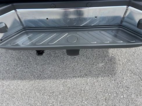 Used 2016 Nissan Frontier SV RWD image 12