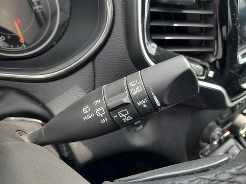 Used 2019 Jeep Cherokee Limited w/ Trailer Tow Group AWD/4WD image 17
