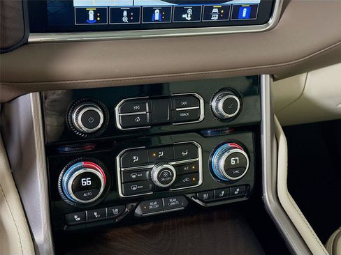 Used 2024 GMC Yukon Denali w/ Max Trailering Package AWD/4WD image 10