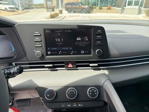 New 2026 Hyundai Elantra SE FWD image 21