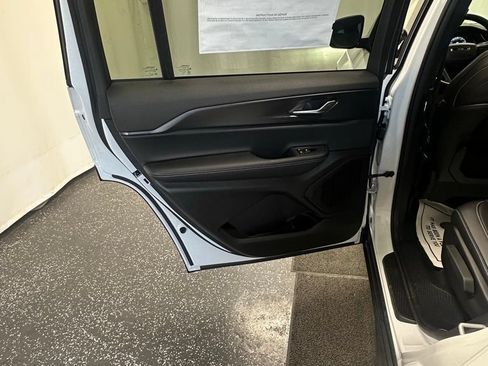 New 2025 Jeep Grand Cherokee L Altitude AWD/4WD image 24
