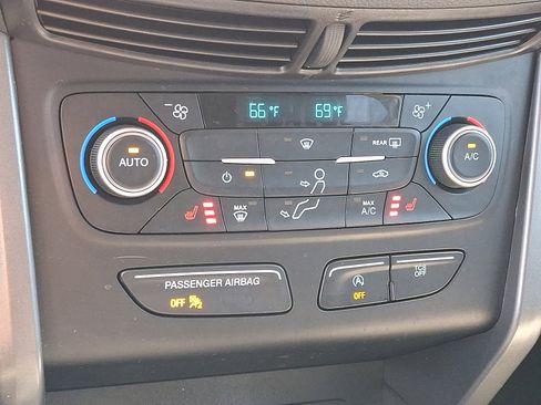 Used 2018 Ford Escape SE w/ SE Sync 3 Package AWD/4WD image 17