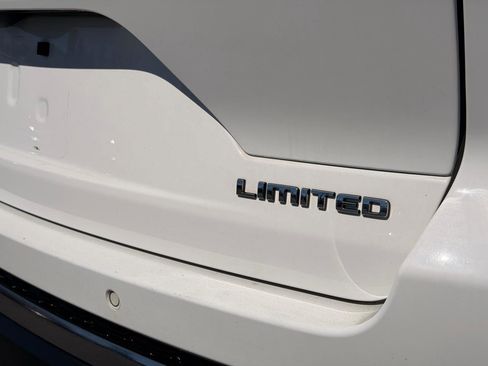 Used 2023 Jeep Grand Cherokee Limited AWD/4WD image 13