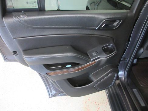 Used 2018 Chevrolet Tahoe LT w/ Luxury Package AWD/4WD image 37