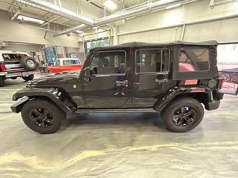 Used 2015 Jeep Wrangler Unlimited Sahara AWD/4WD image 31
