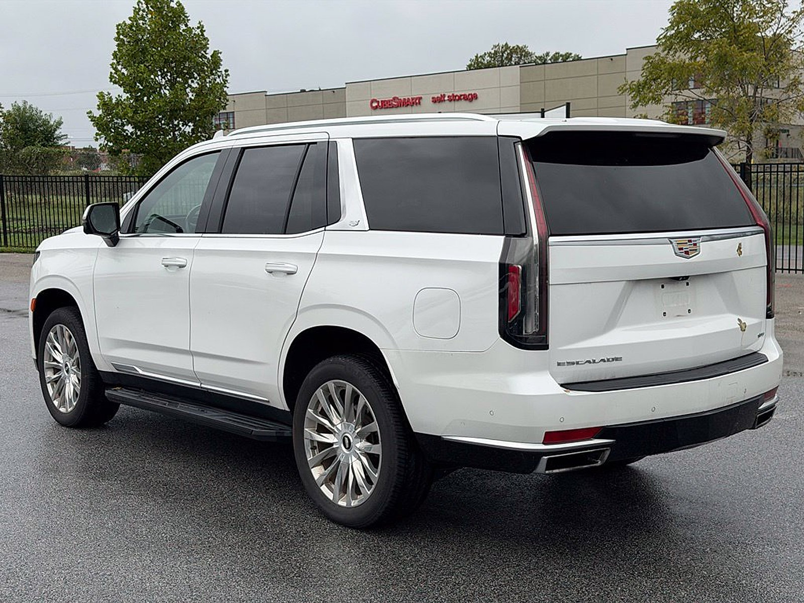 Used 2021 Cadillac Escalade Premium Luxury w/ Driver Assist Tech Package AWD/4WD image 5
