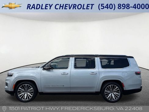 Used 2024 Jeep Grand Wagoneer L Series III AWD/4WD image 28