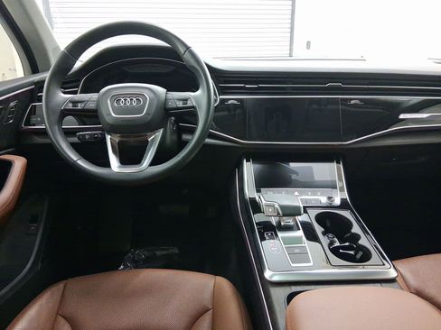 Certified 2024 Audi Q7 3.0T Premium Plus image 4