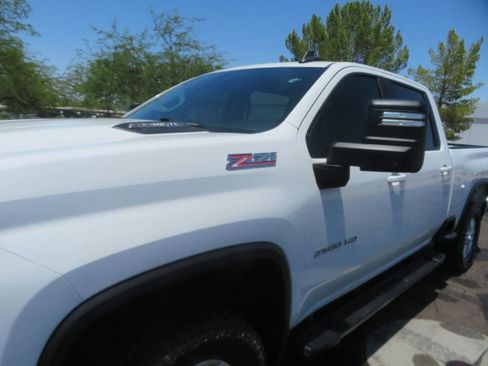Used 2020 Chevrolet Silverado 2500 LT w/ Z71 Off-Road Package AWD/4WD image 8