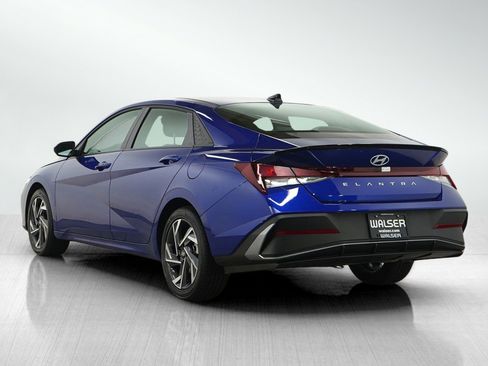 Used 2025 Hyundai Elantra Sport FWD image 3