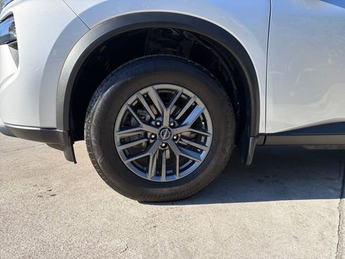 Used 2025 Nissan Rogue S image 10