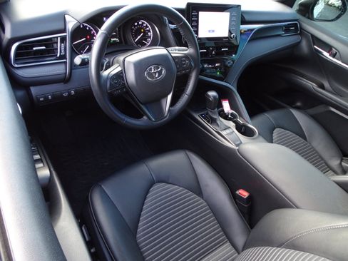 Used 2022 Toyota Camry SE w/ Convenience Package image 7