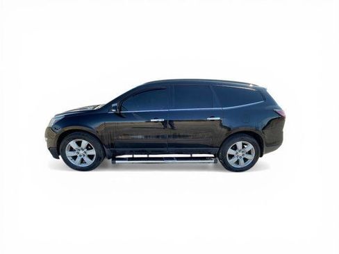 Used 2016 Chevrolet Traverse LT w/ Style and Technology Package image 2