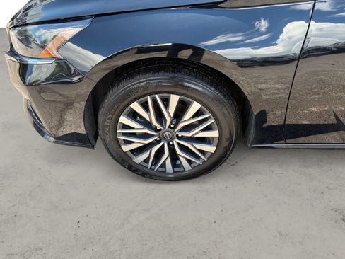 Used 2025 Nissan Altima 2.5 SV AWD/4WD image 11