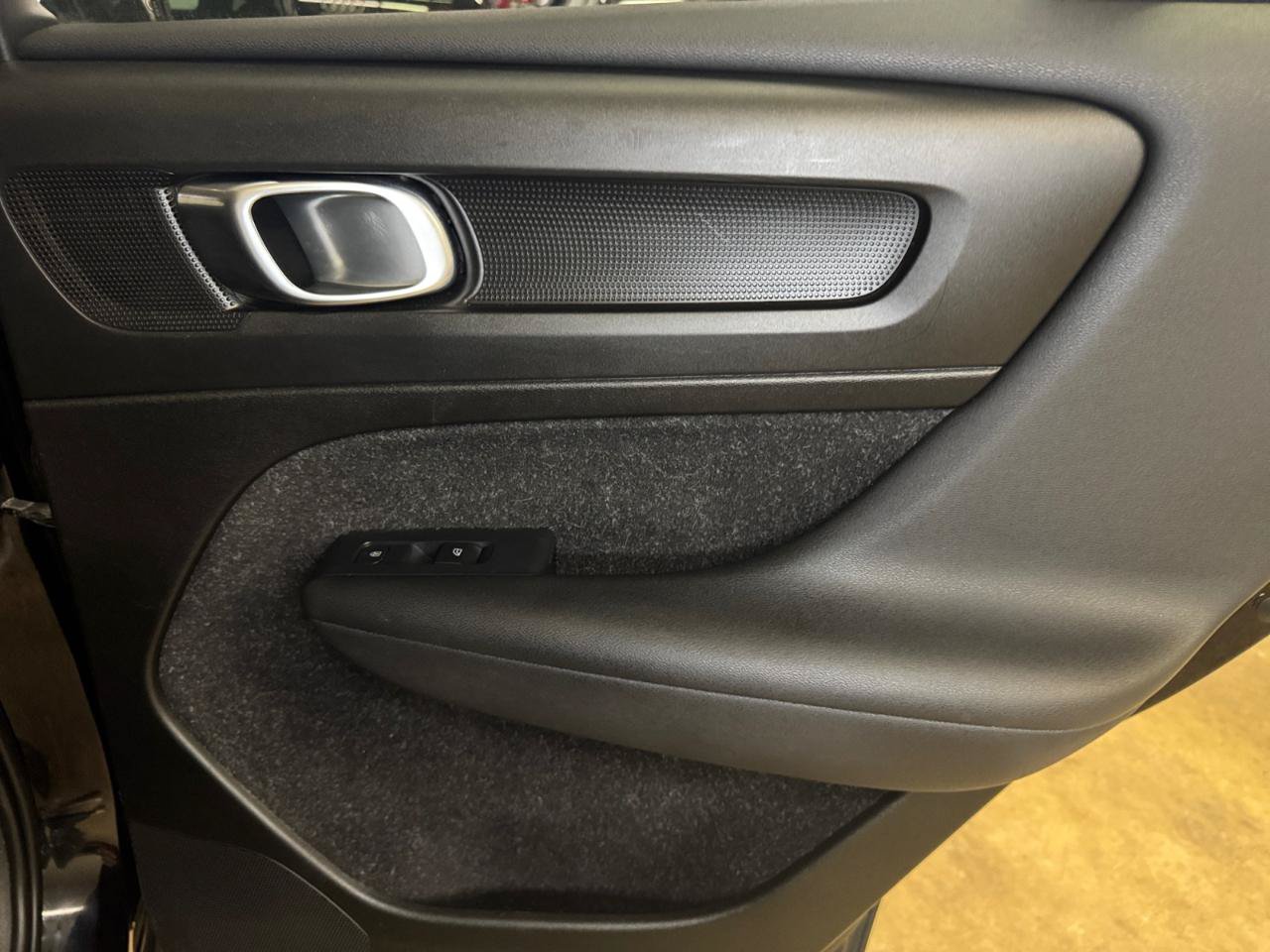 Used 2019 Volvo XC40 T5 Momentum AWD/4WD image 26