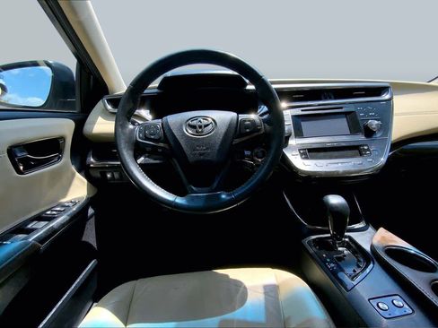 Used 2013 Toyota Avalon XLE FWD image 5