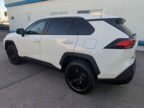 Used 2022 Toyota RAV4 LE AWD/4WD image 6