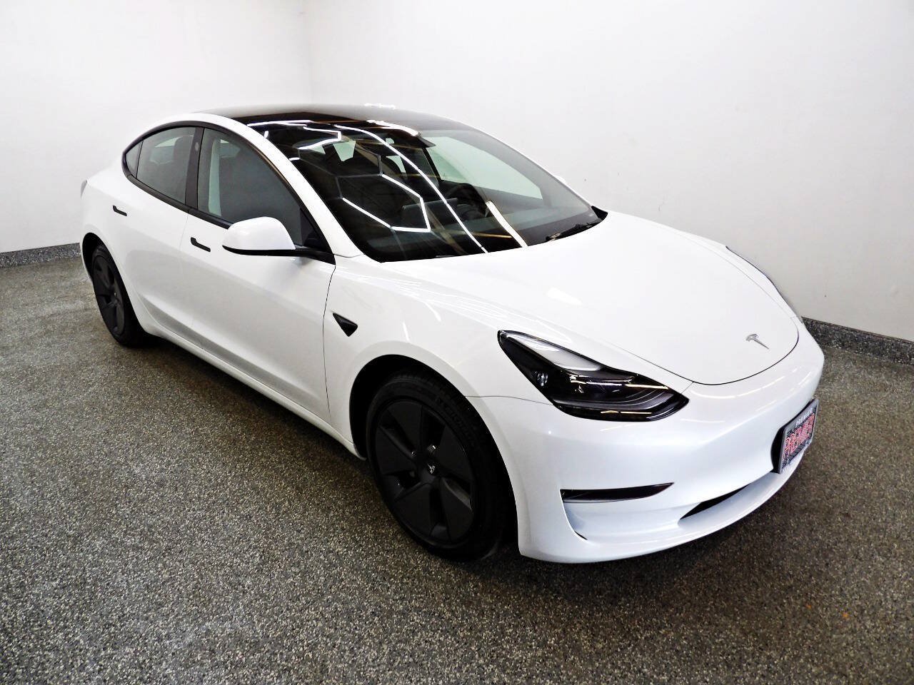 Used 2023 Tesla Model 3 Standard Range RWD image 3