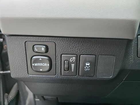 Used 2013 Toyota RAV4 LE AWD/4WD image 13