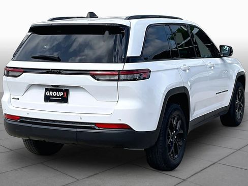 Used 2024 Jeep Grand Cherokee Altitude AWD/4WD image 13